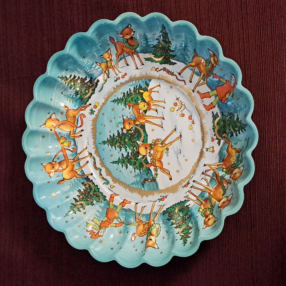 Vintage Holiday Deer Plastic Scalloped Bowl